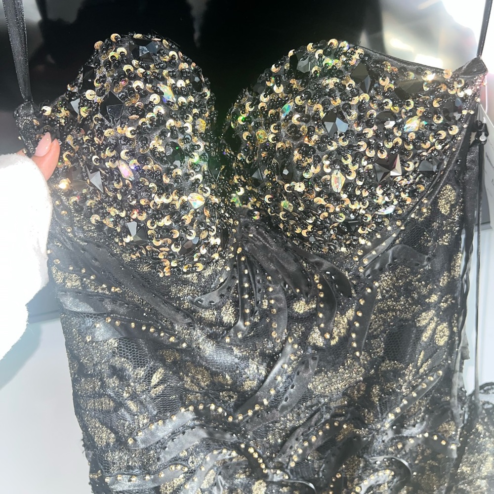 Black and Gold Formal sleeveless gown | Size 4 | Samila & Co